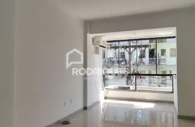 Apartamento com 2 quartos para alugar na rua são joaquim, 756, centro, são leopoldo por r$ 1.900