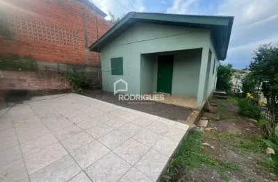 Casa com 2 quartos para alugar na carlos scherer filho, 920, portão novo, portão por r$ 1.335