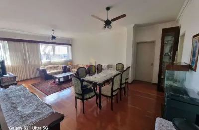 Apartamento com 3 quartos para alugar no Centro, São Carlos  por R$ 4.178