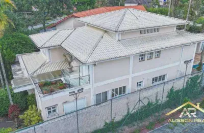 Linda casa de 630m²| 4 suítes| 5 banheiros| 4 vagas no pq. dos príncipes/sp