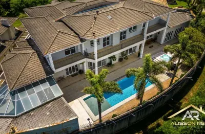 Casa alto padrão linda no resid. 12, 1100m², 4 amplas suítes, 5 vagas.