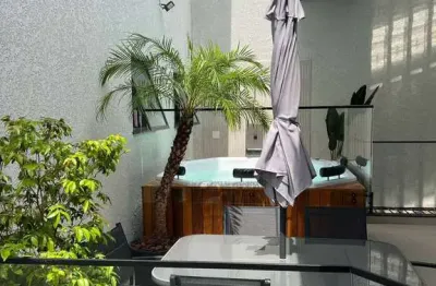 Linda casa bem localizada! com 4 quartos, 1 suíte e 4 vagas.