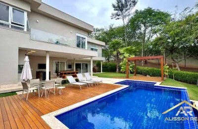 Excelente casa, com moveis planejados, 4 suítes, 7 banheiros de 815 m².