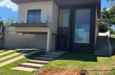 Venda de casa nova em condomínio, 3 sts e 1 master, 640m² de terreno.