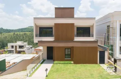 Excelente casa em condomínio, 501,98m² com 5 suítes sendo 1 master.