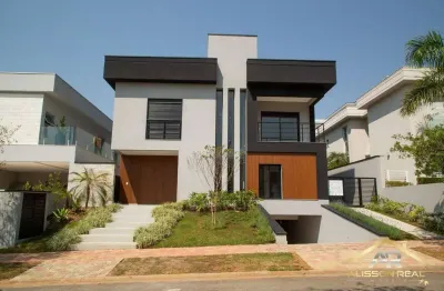 Belíssima casa em condomínio, 525,48m² com 5 suítes sendo 1 super master.