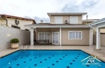 Oportunidade! linda casa de 360m² aconchegante, só entrar e morar.