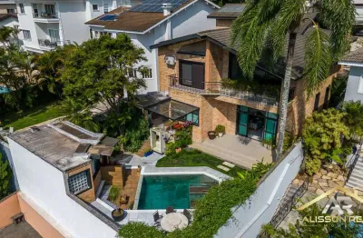 Casa de condomínio com 4 quartos e 5 banheiros à venda, 500 m².