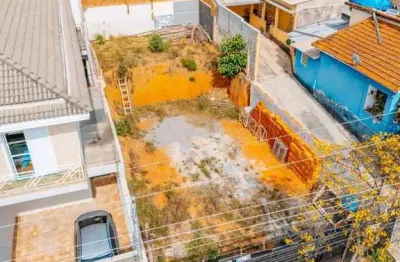 Terreno 250m² á venda pronto para construção de dois sobrados novos.