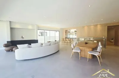 Maravilhosa casa no alpha 1 toda mobiliada e com vista pra mata.