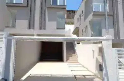 Sobrado de 130m² com 2 suítes, 2 wc e quintal em santana de parnaíba - sp.