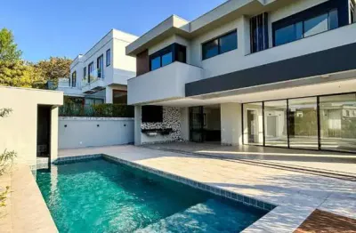 Residência Imponente com 6 Suítes, Elevador, 7 Vagas no Tamboré - SP.