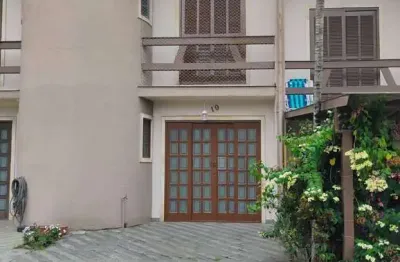 Casa de Condomínio, 2 Suítes, 3 Banheiros, 1 Vaga no Jd. Pestana - Osasco.