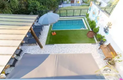 Casa em condomínio com 4 quartos, 3 suítes, 2 Vagas de 232m² em Cotia/SP.