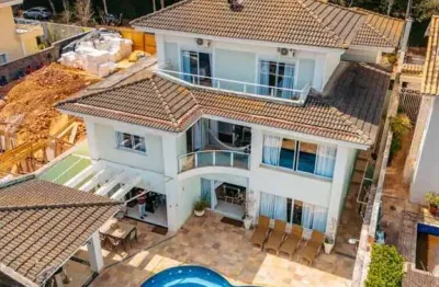 Casa de alto padrão de 450m², 6 suítes, 8 wc e 6 vagas no pq. dos príncipes