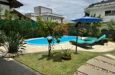 Casa com 4 quartos para alugar na rua das palombetas, 88, jurerê internacional, florianópolis, 240 m2 por r$ 19.000