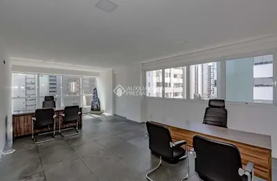 Sala comercial para alugar na Rua Arthur Max Dôose, 183, Pioneiros, Balneário Camboriú, 43 m2 por R$ 3.940