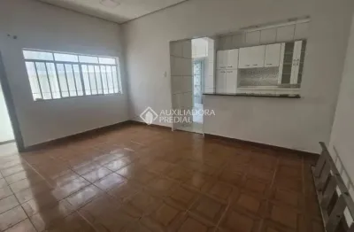 Casa com 2 quartos para alugar na Rua Benedito Moretti, 73, Fundação, São Caetano do Sul, 90 m2 por R$ 2.300
