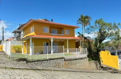 Casa com 4 quartos para alugar na rua professora cremilde de oliveira, 192, jardim atlântico, florianópolis, 300 m2 por r$ 7.000