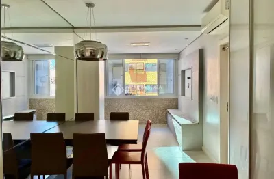 Apartamento com 2 quartos para alugar na rua esteves júnior, 365, centro, florianópolis, 72 m2 por r$ 3.900