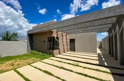 Casa de 3 quartos, com suíte e excelente acabamento