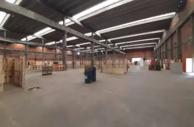 Galpão na mooca em um aplo terreno de 20mil m² e 8000m² de área de armazenamento.