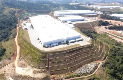 Exelente galpão em extrema com uma área de armazenamento de 4263m²