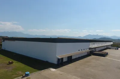 Galpão em resende/rj com uma área de armazenamento de 2398m² com possibilidade de aumento de abl com a junção de mais módulos.