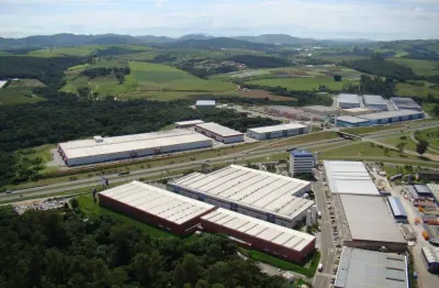 Exelente galpão com uma área de armazenamento de 1821m², melhor valor da região, confira: