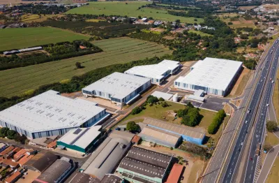 Exelente galpão com uma área de armazenamento de 4358m² com possibilidade de podendo chegar a 15.564m² de área de armazenamento e 16.043m² de área total.