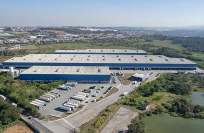 Galpão com guarulhos com uma área de armazenamento de 2398m², com o melhor valor de m² da região.