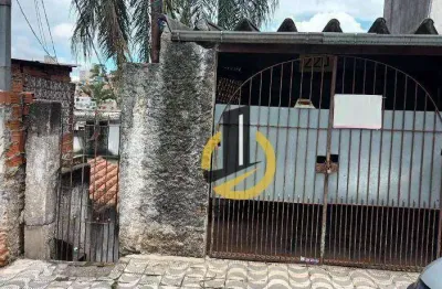 Casa à venda - 250m² - 2 dormitórios - 1 banheiro - quintal - edícula - 2 vagas - no Parque Bristol