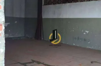 Casa à venda - 250m² - 2 dormitórios - 1 banheiro - quintal - edícula - 2 vagas - no parque bristol