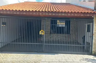 Casa térrea com 2 quartos e 3 vagas cobertas pronta para morar
