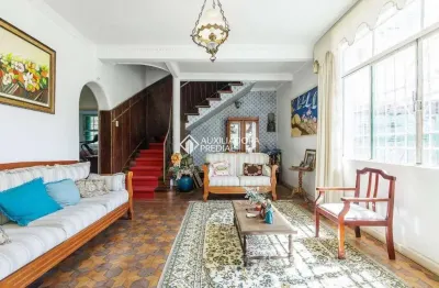 Casa em condomínio fechado com 3 quartos para alugar na rua professor langendonck, 209, petrópolis, porto alegre, 260 m2 por r$ 11.000