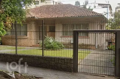 Casa em condomínio fechado com 4 quartos para alugar na rua eça de queiroz, 843, petrópolis, porto alegre, 600 m2 por r$ 7.500