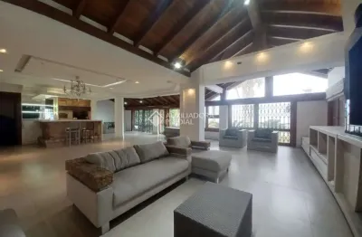 Casa em condomínio fechado com 3 quartos para alugar na avenida coronel marcos, 899, pedra redonda, porto alegre, 2636 m2 por r$ 19.900