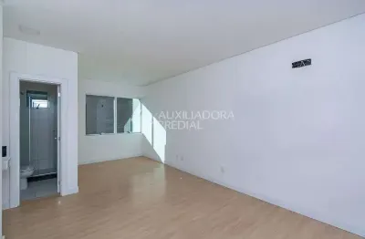 Apartamento com 1 quarto para alugar na rua sarmento leite, 639, centro histórico, porto alegre, 37 m2 por r$ 2.000