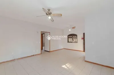 Casa em condomínio fechado com 3 quartos para alugar na Travessa Nova Trento, 112, Tristeza, Porto Alegre, 310 m2 por R$ 3.300