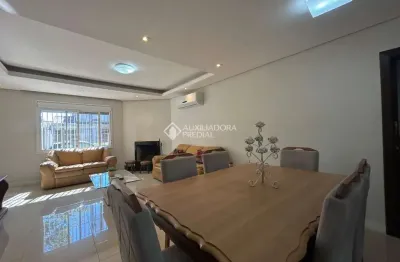 Casa com 4 quartos para alugar na rua das araucárias, 928, harmonia, canoas, 249 m2 por r$ 3.950