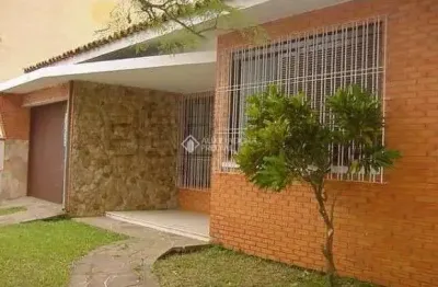 Casa com 3 quartos para alugar na rua alberto torres, 65, centro, canoas, 154 m2 por r$ 4.000