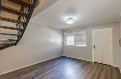 Casa em condomínio fechado com 2 quartos para alugar na rua doutor tancredo neves, 160, fátima, canoas, 84 m2 por r$ 2.500
