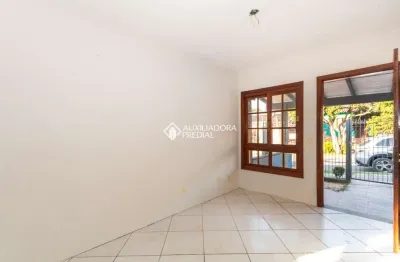 Casa com 3 quartos para alugar na rua ilha encantada, 40, olaria, canoas, 71 m2 por r$ 2.390