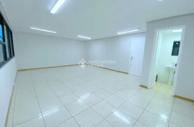 Sala comercial para alugar na rua quinze de janeiro, 184, centro, canoas, 42 m2 por r$ 1.120
