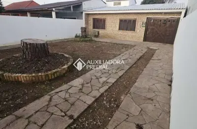 Casa com 3 quartos para alugar na rua camaqua, 151, mathias velho, canoas, 138 m2 por r$ 2.000