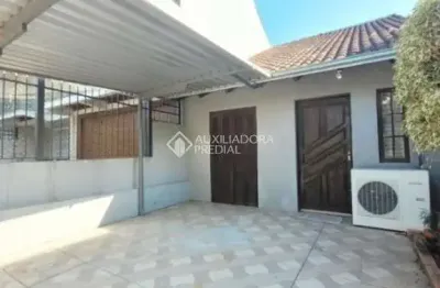 Casa com 3 quartos para alugar na rua antônio pinheiro cabral, 213, aberta dos morros, porto alegre, 72 m2 por r$ 2.400