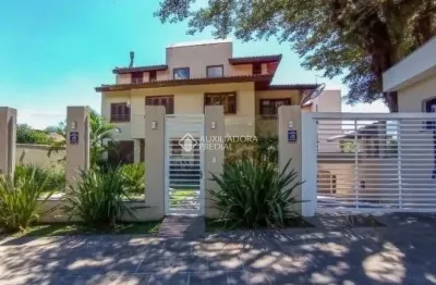 Casa em condomínio fechado com 4 quartos para alugar na avenida jacuí, 700, cristal, porto alegre, 227 m2 por r$ 6.050