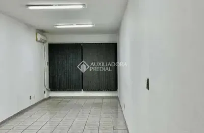 Sala comercial para alugar na rua buarque de macedo, 748, são geraldo, porto alegre, 33 m2 por r$ 720