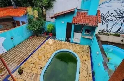 Casa em condomínio fechado com 3 quartos para alugar na avenida eduardo prado, 2050, cavalhada, porto alegre, 397 m2 por r$ 3.950