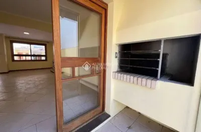 Casa em condomínio fechado com 3 quartos para alugar na avenida eduardo prado, 1954, cavalhada, porto alegre, 193 m2 por r$ 3.500